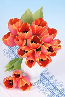 Vase: Bouquet of tulips