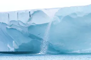 Nordauslandet: Brasvell's Glacier - melting