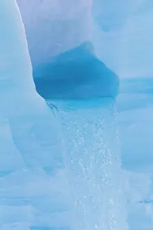 Nordauslandet: Brasvell's Glacier - melting - waterfall