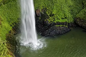 Surrounded: Bridal Veil Falls surrounded by dense rainforest