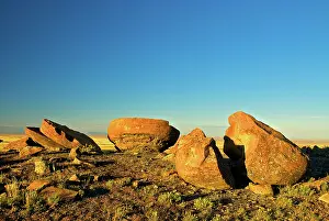 Concretions: Broken concretions, Red Rock Coulee