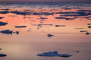 Tour: Broken sea ice at sunset, Kong Oscar Fjord