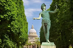 Jardin: Bronze statue l'acteur Grec (the Greek Actor)