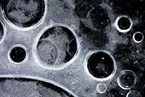 Icecover: Bubbles in the ice