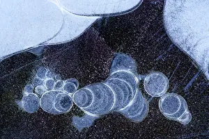 Leenderbos: Bubbles in the ice