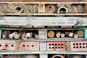 Elaborate: Bug box - elaborate hibernaculum for insects