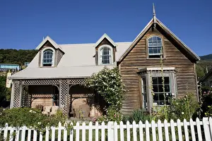 Attractive: Building - Attractive old timber cottage