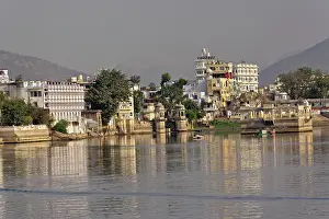 Hotels: Buildings and palace hotels along shoreline