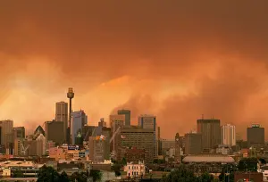 Raging: Bushfires - Smoke from raging bushfire dwarfs the