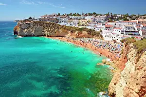 Praia: Busy beach, Praia de Carvoeiro, Carvoeiro, Algarve