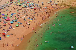 Praia: Busy beach, Praia de Carvoeiro, Carvoeiro, Algarve