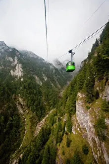 Cable: The cable car in Busteni up to the Bucegi