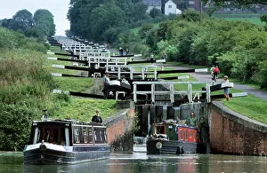 Canals: Caen Hill Locks with narrow boats