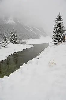 Lakeside: Canada, Alberta, Lake Louise. Farimont Chateau