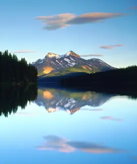 Jasper: Canada, Alberta, Mountains reflecting in