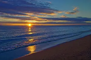 Winnipeg: Canada, Manitoba, Winnipeg. Sunrise on Lake