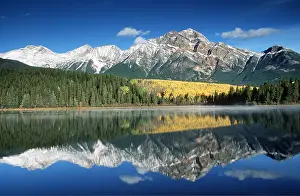 Pyramid: CANADA - Mount Pyramid and lake Patricia