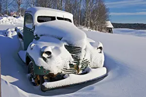 Truck: Canada, Ontario, Bracebridge. Abandoned