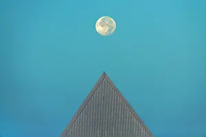 University: Canada, Ontario, St. Catharine's. Full moon