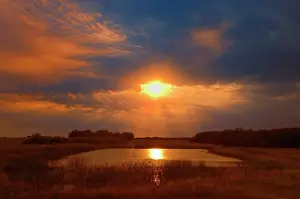 Saskatchewan: Canada, Saskatchewan, Dubuc. Sunset over