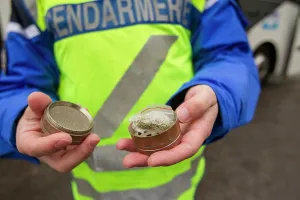 Materials: Take of cannabis during a traffic stop - France
