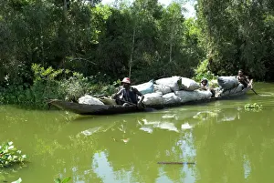 Canoes: Canoe full of products from the rural community