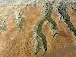 Gorges: Canyons and gorges cut into the surrounding cultivated