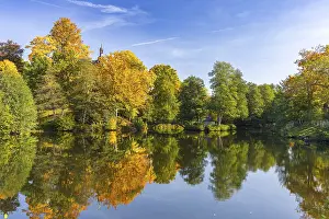 Bridge: Castle pond with bridge and Pfaffroda Castle in autumn