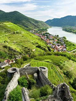 Located: Castle ruin Hinterhaus. Historic village Spitz located