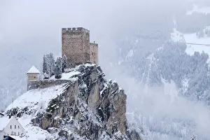 Ledge: Castle ruin, Laudeck Castle, also Laudegg, in winter