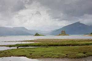 Argyll: Castle Stalker - atmospheric landscape in the Scottish