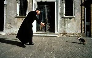 Padre: Cat - Padre / priest calling cat