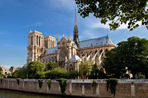 Banks: Cathedral Notre Dame on the banks of River