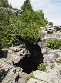 Dolomite: Cave in Ontario