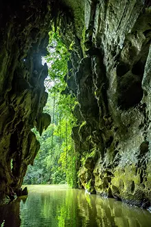 Belowground: Caves of the Indios, Cueva del Indio, underground