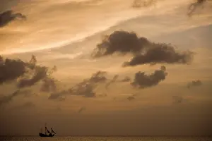 Yacht: Cayman Islands, Grand Cayman Island, Setting