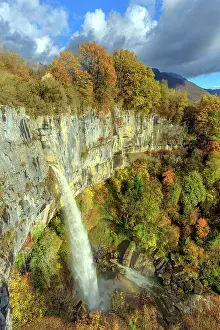 Bugey: Cerveyrieu waterfall, Le Seran, river draining the