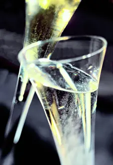 Glasses: Champagne glasses
