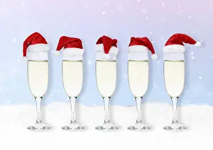 Alcoholic: Champagne / Prosecco filled galsses with Christmas hats