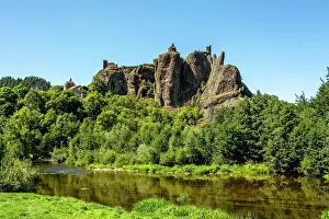 Department: Chapel and castle of Arlempdes on river Loire, Les