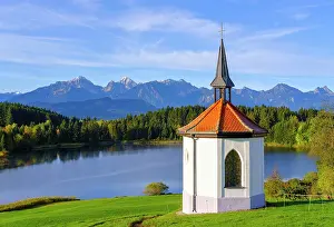 Halblech: Chapel Hegratsried, Lake Hegratsrieder See, near
