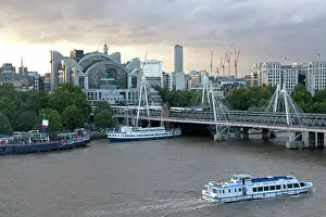 Thames: Charing Cross railway station at the north