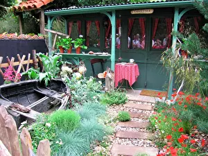 Courtyard: Chelsea Flower Show Garden - courtyard garden Shinglesea