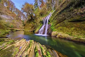 Savoie: The Cheran gorges in autumn, River draining the