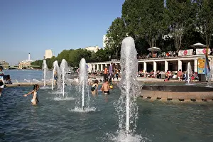 Fountain: Children are playing in Bassin de la Villette