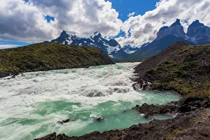 Salto: Chile, Magallanes Region, Torres del Paine