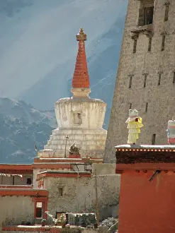 Chorten: Chorten by Leh Palace