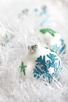 Décor: Christmas balls, pearl, decoration