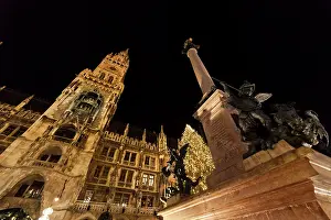 Sale: Christmas market in Munich. Marienplatz