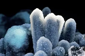 Ores: Chrysocolla in quartz